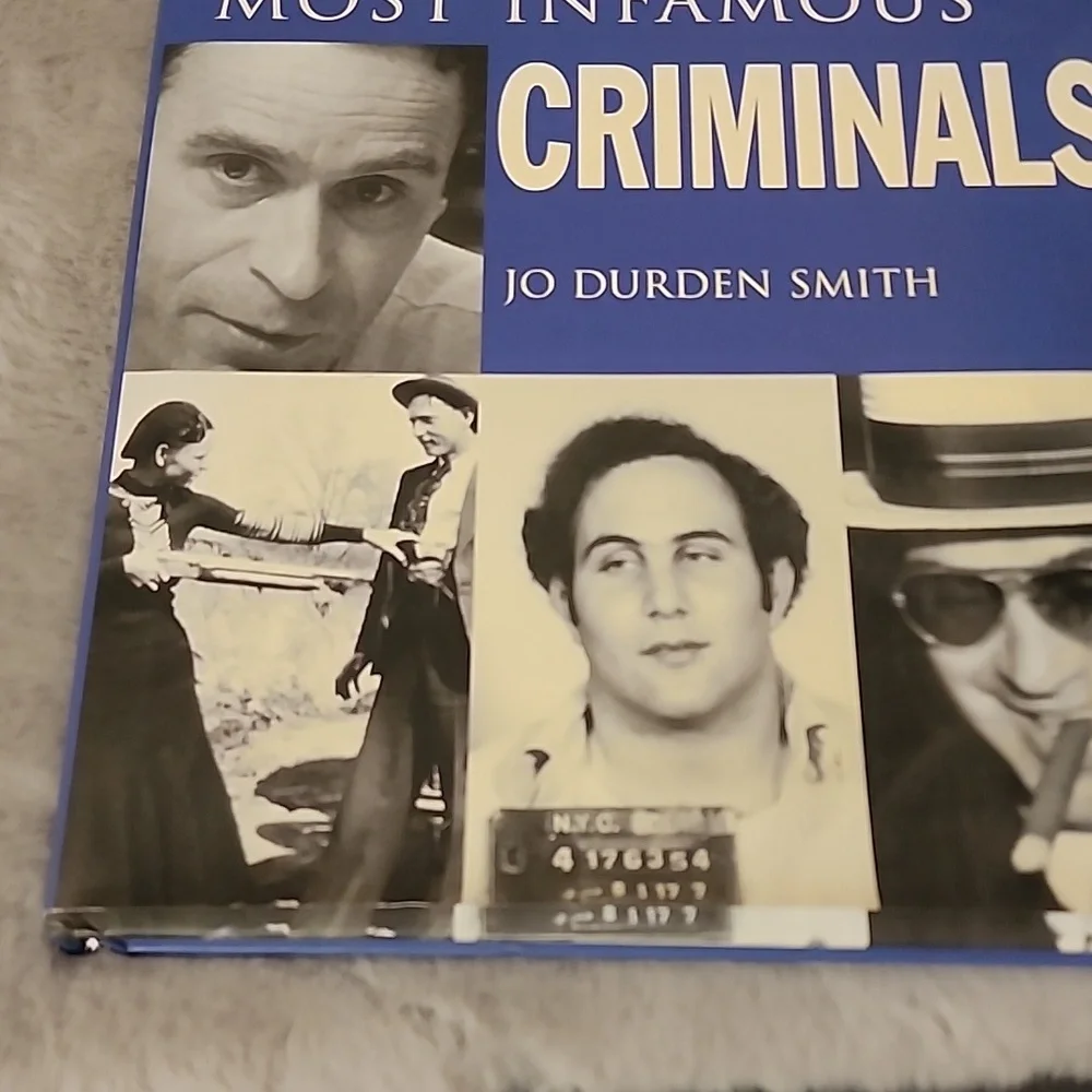100 Most Infamous Criminals‎